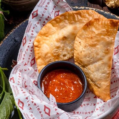 Мини-чебуреки в Хачапури тетушки Марико по цене 370 ₽