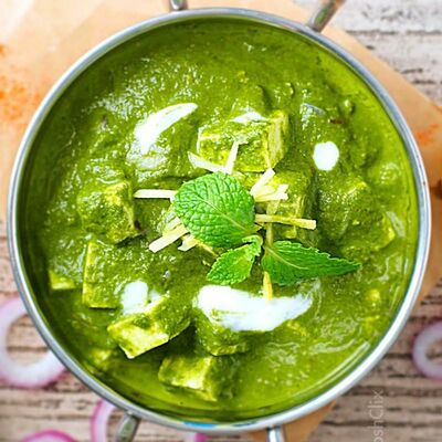 Палак-панир (Palak paneer) в Hindi по цене 690 ₽