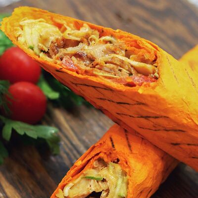 Шаурма с курицей в сырном лаваше в Шаурма Космос по цене 300 ₽