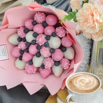 Клубничный букет в шоколаде Камила М в Клубника по цене 6590 ₽