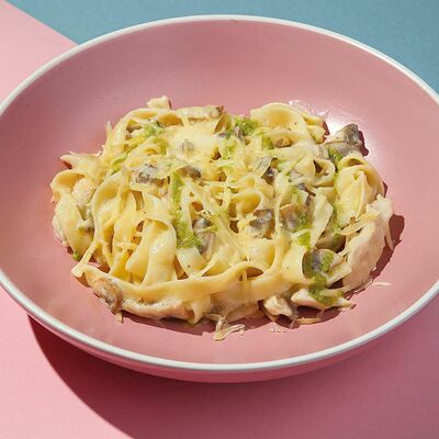 Паста с курицей и грибами в Корица по цене 460 ₽