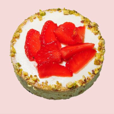 Тарт с клубникой и сливочно-сырным кремом в Кофе и сладости по цене 229 ₽