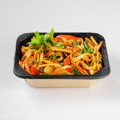 Лапша удон с курицей в Везёт и повезёт по цене 595 ₽