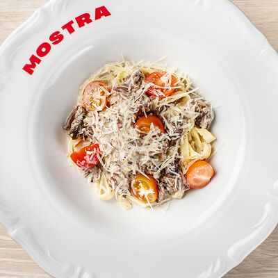 Паста с томленой щекой в Mostra по цене 910 ₽