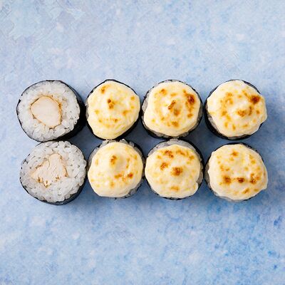 Запеченный мини-ролл с курицей в Rocky Rolls - японская кухня по цене 249 ₽