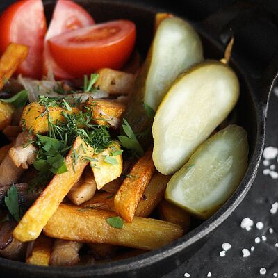 Жареный картофель со свининой в Блиныпицца по цене 610 ₽