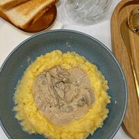 Бефстроганов с картофельным пюре в Не за горами