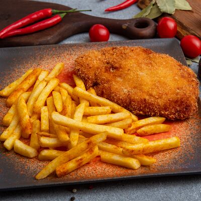 Куриная грудка в панировке с картофелем фри в Звёздная ночь по цене 550 ₽