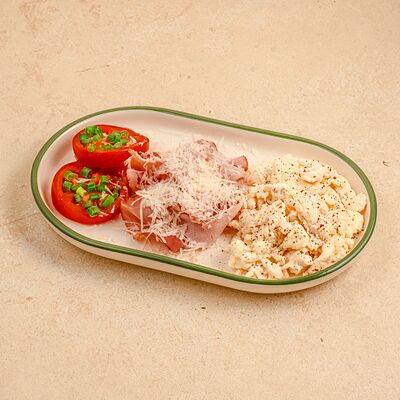 Скрэмбл с тамбовским окороком в Хачапури по цене 450 ₽