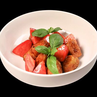 Тёплый салат с баклажанами в Beer & Fire Grill по цене 597 ₽