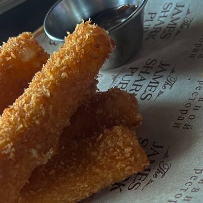 Сырные палочки с томатной сальсой в The James Shark Pub по цене 370 ₽
