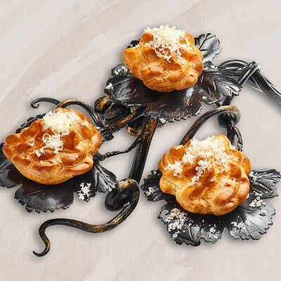 Профитроли со взбитым мацони в Мараули по цене 275 ₽