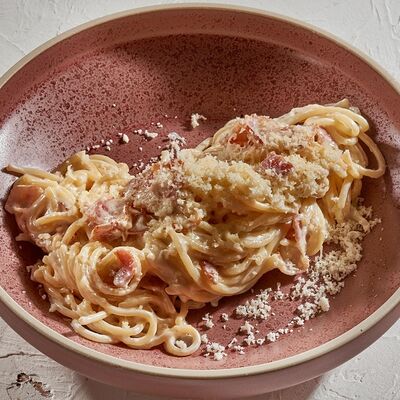 Спагетти с сыром и беконом (а-ля карбонара) в Мадлоби по цене 390 ₽