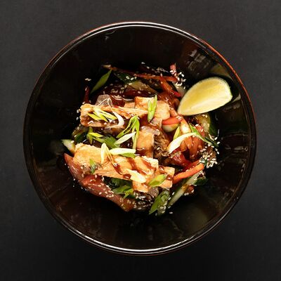 Салат тайский с семгой в Wasabi по цене 620 ₽