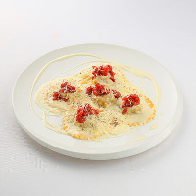 Равиоли с мортаделлой и тартаром из говядины в La Scala Trattoria Ignazio по цене 48 р.