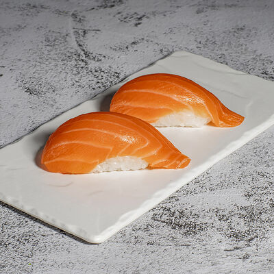 Суши лосось 2 шт в Corneli Pizza по цене 399 ₽