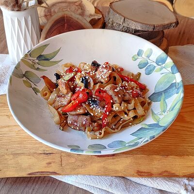 Удон с курицей и овощами в Про Булки кафе-пекарня по цене 390 ₽