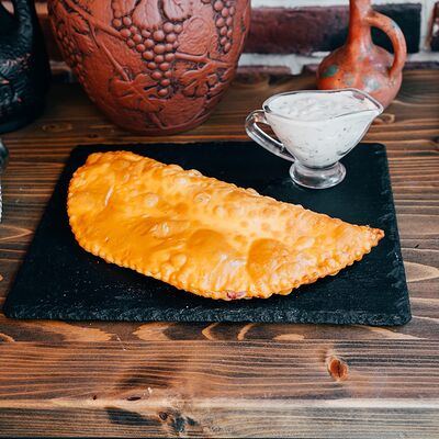 Чебурек с сыром и зеленьюв Шардени по цене 350 ₽