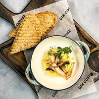 Скрембл с курицей и грибами в Dimcoffee