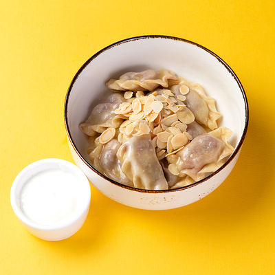 Вареники с вишней и сметаной в Handy Place по цене 295 ₽