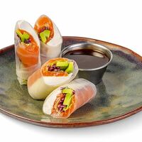 Спринг-ролл с лососем в Дом суши