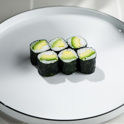 Ролл с авокадо в Кукумбер по цене 390