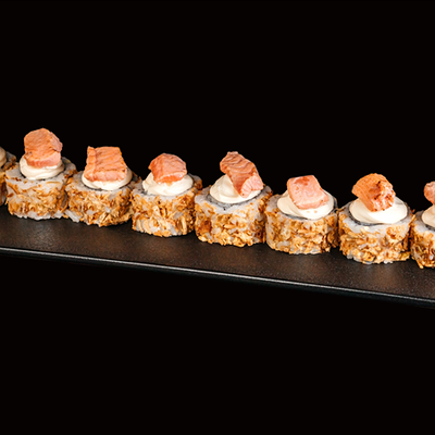 Ролл Блю-чиз с лососем в SUSHIлка по цене 1055 ₽