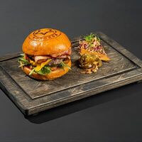 С мраморной котлетой и беконом в Вечно Молодой