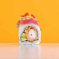 Ролл с тунцом и креветкой в Kodawari