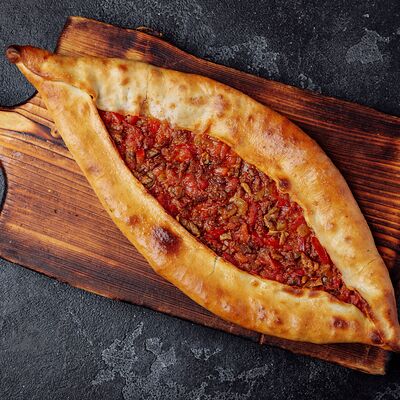 Пиде Кушбашилы с рубленой телятиной в Meat Feast по цене 1200 ₽