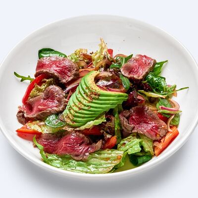 Салат с ростбифом в Drunken duck pub по цене 980 ₽