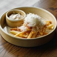 Картофель фри с соусом тоннато в Pasta Salsa Osteria