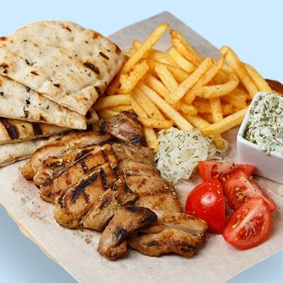 Гирос на тарелке в Lapa Food по цене 549 ₽