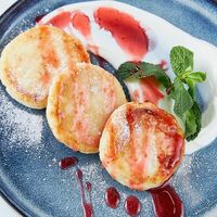 Сырники со сметаной и топпингом в Невидалия