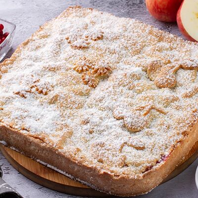 Пирог с брусникой и яблоком в Пекарня Кулинария Пиццерия ОБОЖАЮТВСЕ! по цене 1199 ₽