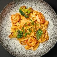 Паста с креветками в соусе унаги в Look lounge