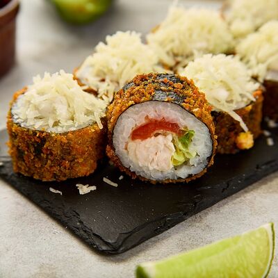 Горячий цезарь-ролл в Sushist по цене 490 ₽