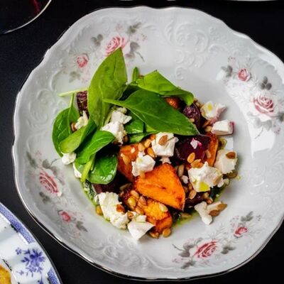 Теплый салат с тыквой, свеклой и рассольным сыром в Цех по цене 280 ₽
