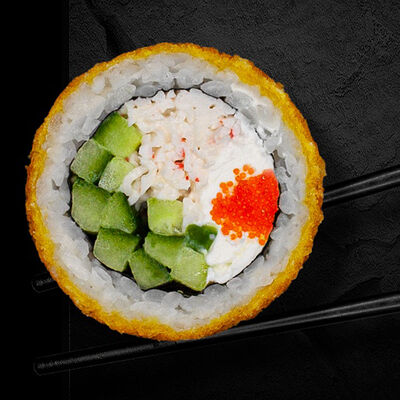 Калифорния Краб жареный ролл в Суши Хаб по цене 1090 ₽