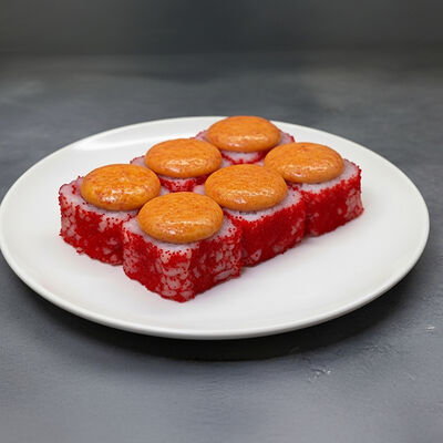 Запеченный ролл с креветкой и соусом спайсив SASHIMI по цене 640 ₽