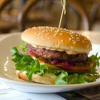 Шеф-бургер с соусом BBQ в Абрикосовъ