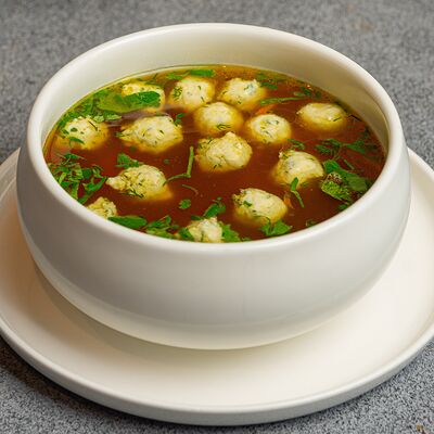 Куриный суп с пастой орзо в 321 Club by Novikov по цене 560