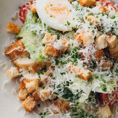 Цыпленок кацу, романо, соус цезарь в Sava по цене 750 ₽