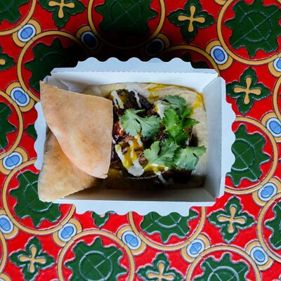 Хумус с печеными овощами в Yasha Gourmet по цене 590 ₽