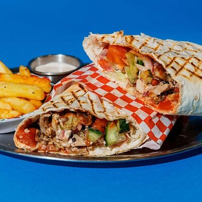 Берлинский кебаб в лаваше с курицей в Ист по цене 743 ₽