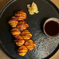 Калифорния запеченная в Black Ocean Sushi