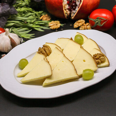 Сыр сулугуни копченый в Кафе Хинкальная по цене 320 ₽