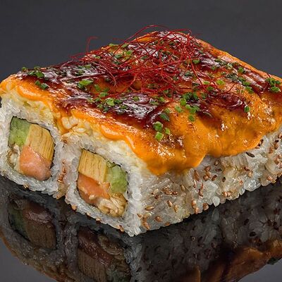 Запеченный ролл с камчатским крабом в Bluefin по цене 3070 ₽