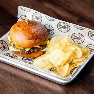 Чизбургер в John Gilroys по цене 970 ₽