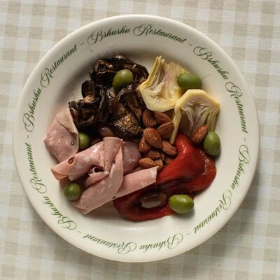 Сет закусок вину в Bshushu по цене 1500 ₽